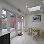 Near City Centre Private Bath Free Parking Дом отдыха