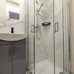 Near City Centre Private Bath Free Parking