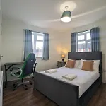 Near City Centre Private Bath Free Parking