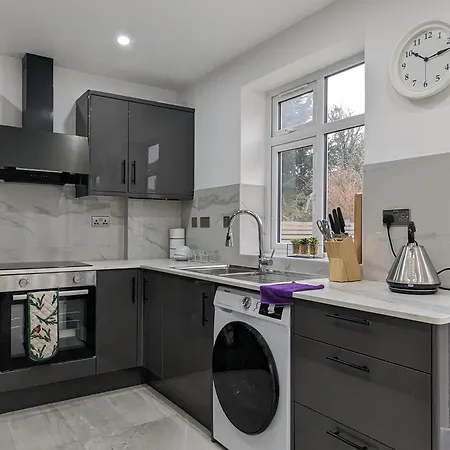 Near City Centre Private Bath Free Parking *