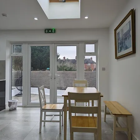 Near City Centre Private Bath Free Parking *