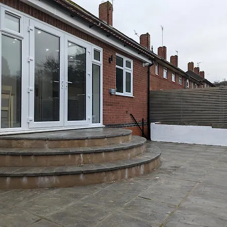 Near City Centre Private Bath Free Parking *