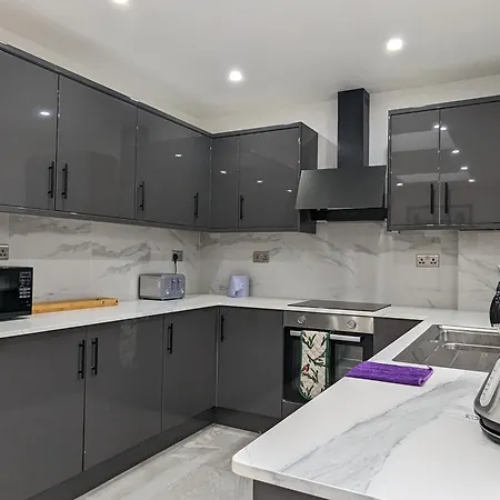 Dom wakacyjny Near City Centre Private Bath Free Parking