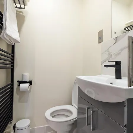 Σπίτι διακοπών Near City Centre Private Bath Free Parking