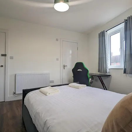 Near City Centre Private Bath Free Parking *