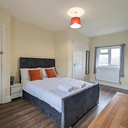 Dom wakacyjny Near City Centre Private Bath Free Parking *