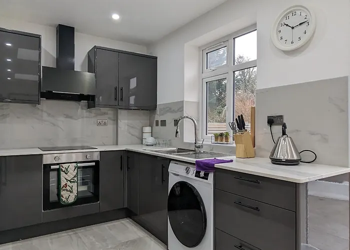 Near City Centre Private Bath Free Parking *