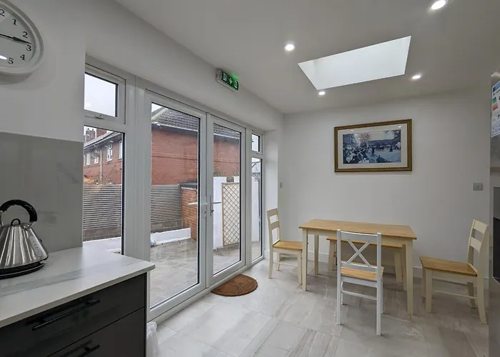 Near City Centre Private Bath Free Parking Дом отдыха