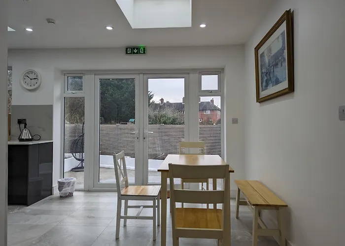 Near City Centre Private Bath Free Parking *