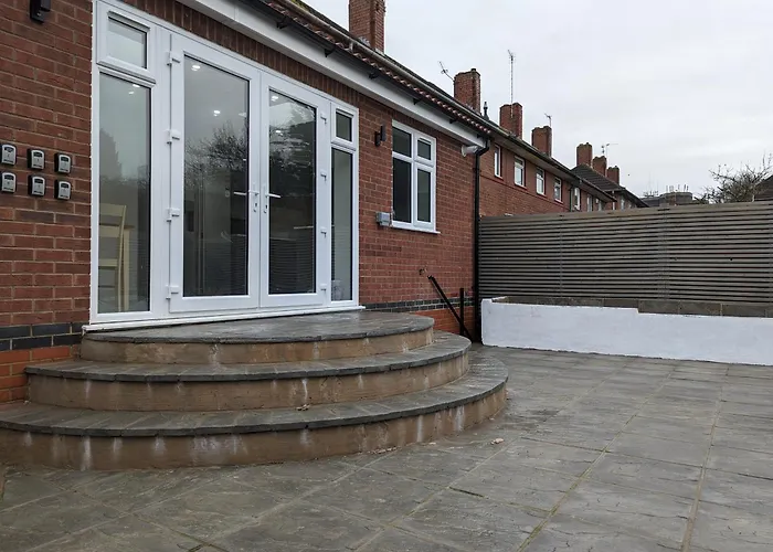 Near City Centre Private Bath Free Parking *