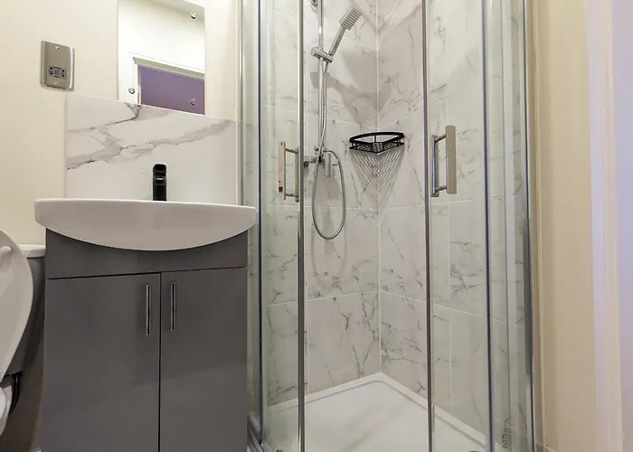 Near City Centre Private Bath Free Parking