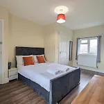 Feriehus Near City Centre Private Bath Free Parking *